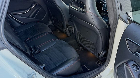 Mercedes-Benz CLA200 19 of 26