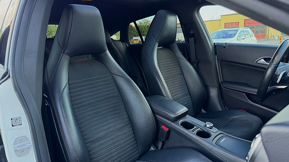 Mercedes-Benz CLA200 16 of 26