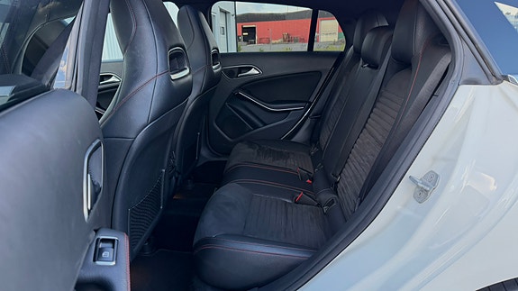 Mercedes-Benz CLA200 21 of 26