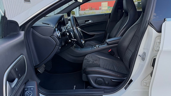Mercedes-Benz CLA200 22 of 26