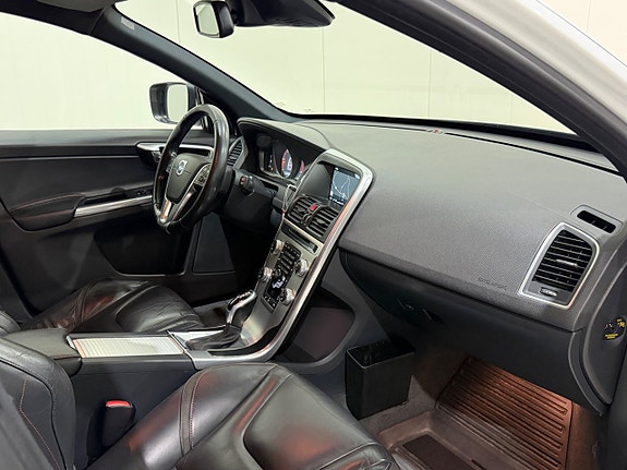 Volvo XC60 11 of 14