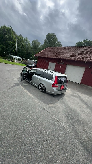 Volvo V70 2 of 6