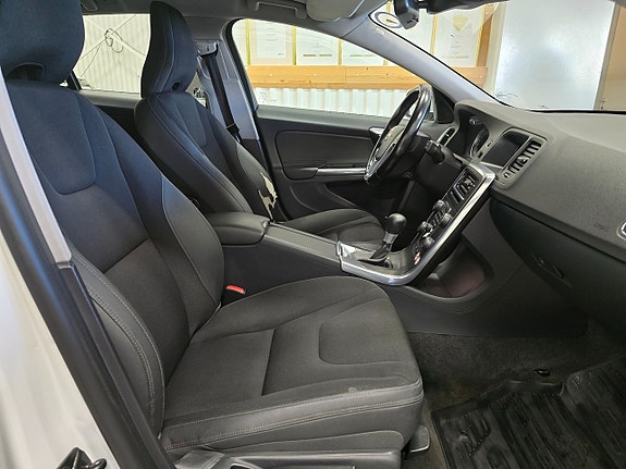 Volvo V60 8 of 11