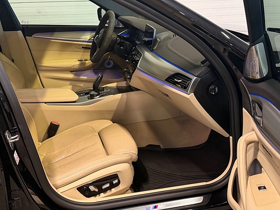 BMW 540i 16 of 25