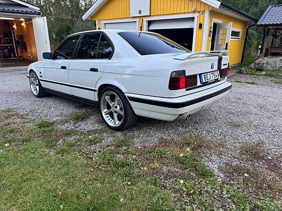 BMW 540i 4 of 7