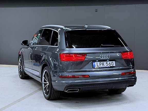 Audi Q7 6 of 22