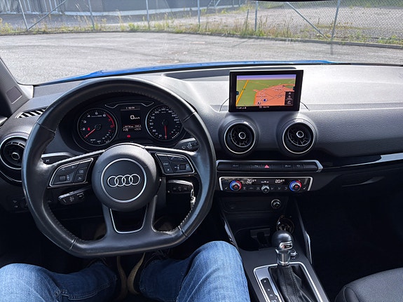 Audi Q2 2 of 5
