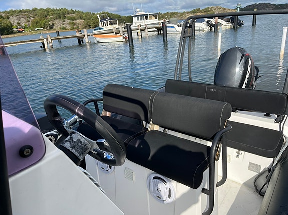 Brig 570p med 90hk Evinrude E-TEC. Heavy Duty-tuber 2020. 4 of 10