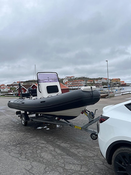 Brig 570p med 90hk Evinrude E-TEC. Heavy Duty-tuber 2020. 4 of 5