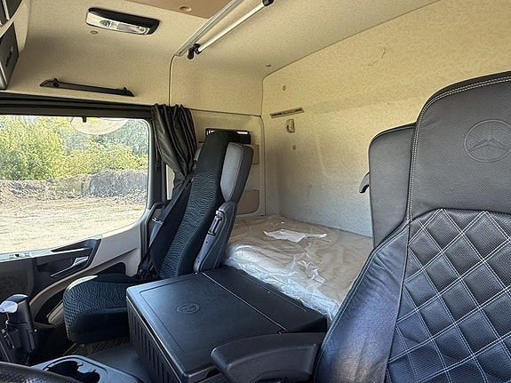 Mercedes-Benz Trucks ACTROS 23 of 24