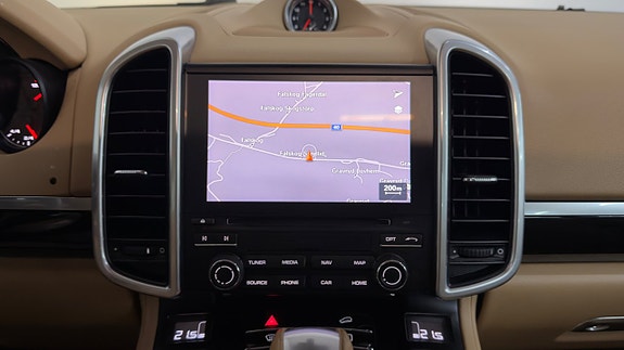 Porsche Cayenne 22 of 30