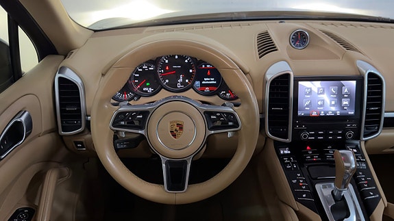 Porsche Cayenne 24 of 30