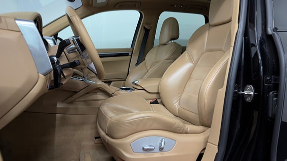 Porsche Cayenne 5 of 30