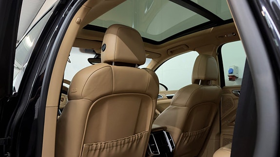 Porsche Cayenne 10 of 30