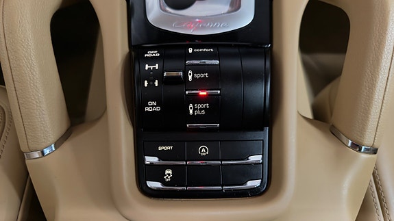 Porsche Cayenne 20 of 30