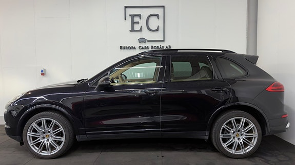 Porsche Cayenne 2 of 30