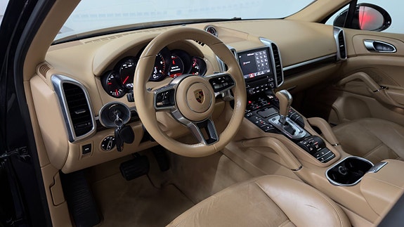 Porsche Cayenne 4 of 30