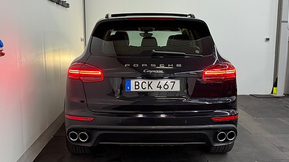 Porsche Cayenne 12 of 30