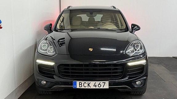 Porsche Cayenne 3 of 30