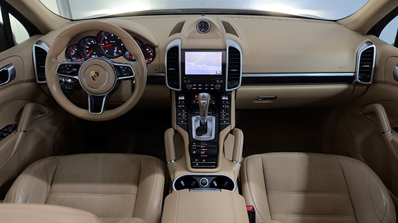 Porsche Cayenne 19 of 30