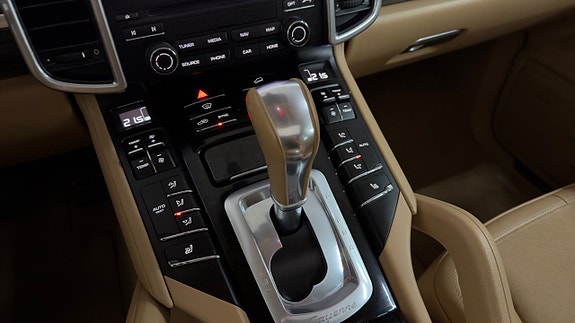 Porsche Cayenne 21 of 30