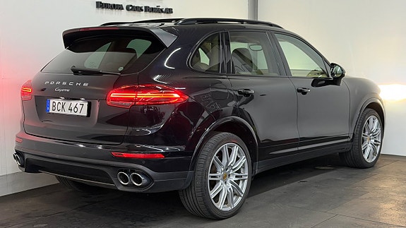 Porsche Cayenne 13 of 30