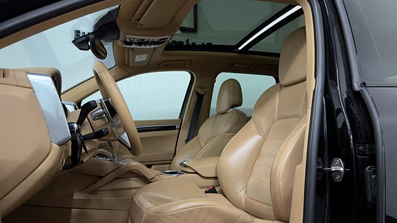 Porsche Cayenne 6 of 30