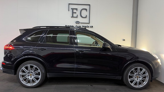 Porsche Cayenne 15 of 30