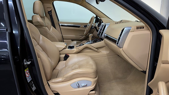 Porsche Cayenne 25 of 30
