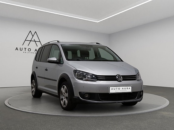 Volkswagen Touran Cross 3 of 17