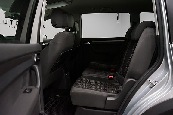 Volkswagen Touran Cross 8 of 17