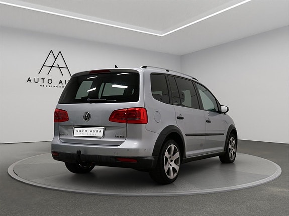 Volkswagen Touran Cross 4 of 17