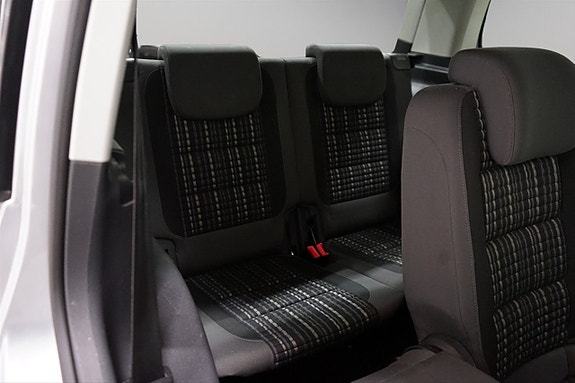 Volkswagen Touran Cross 16 of 17