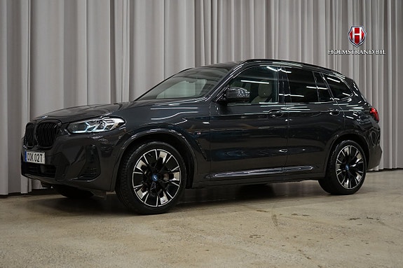 BMW iX3 4 of 29