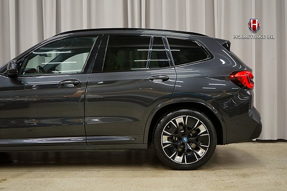 BMW iX3 8 of 29