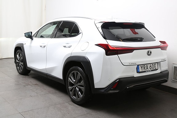 Lexus UX300h 6 of 25