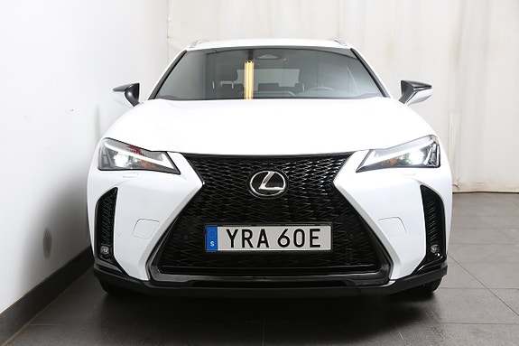 Lexus UX300h 7 of 25