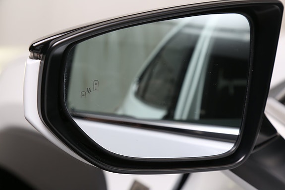 Lexus UX300h 17 of 25