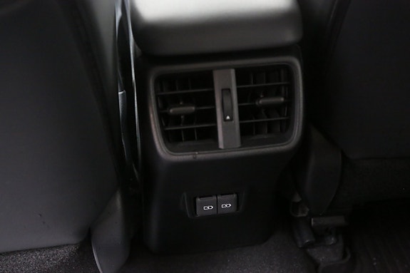 Lexus UX300h 16 of 25