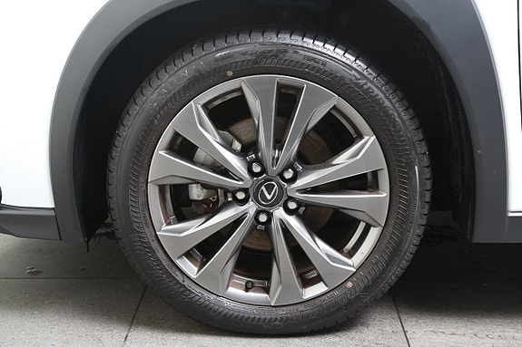 Lexus UX300h 9 of 25