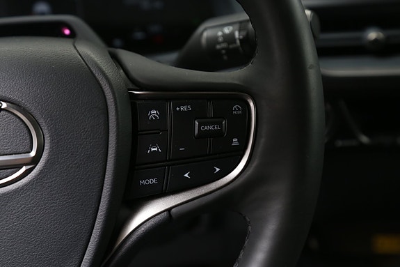 Lexus UX300h 20 of 25
