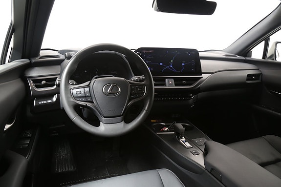 Lexus UX300h 14 of 25