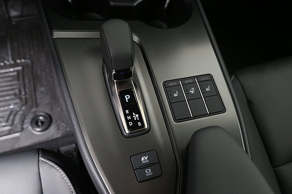 Lexus UX300h 22 of 25