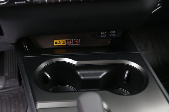 Lexus UX300h 23 of 25