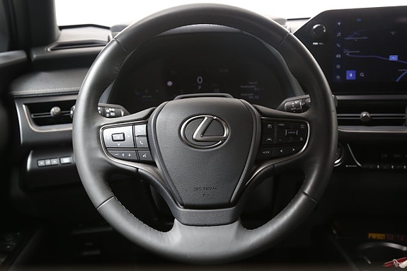 Lexus UX300h 15 of 25