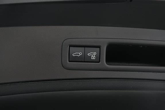 Lexus UX300h 13 of 25