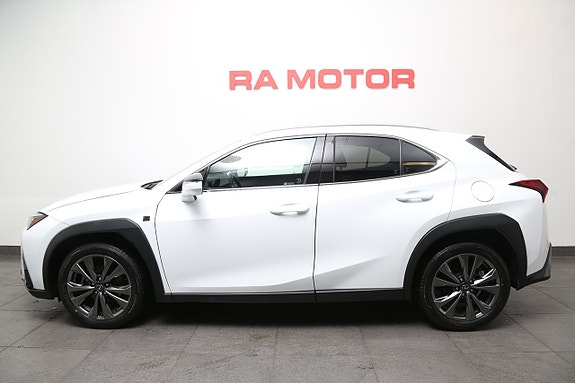 Lexus UX300h 5 of 25