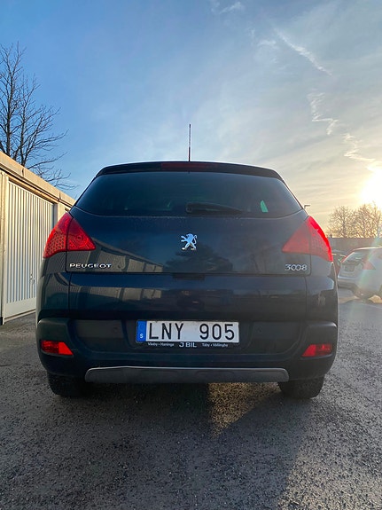 Peugeot 3008 4 of 8
