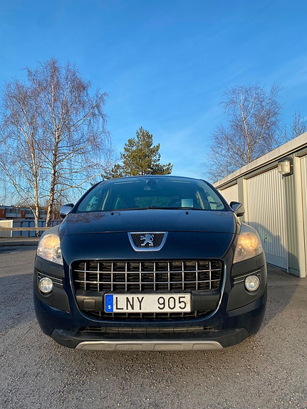 Peugeot 3008 2 of 8
