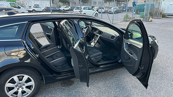 Volvo V60 3 of 10